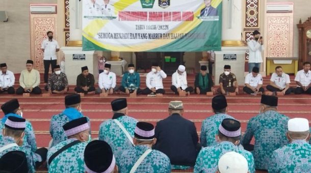 Pemkot Metro Bersama Wakil Ketua II DPRD Metro Sambut Kepulangan Jemaah Haji