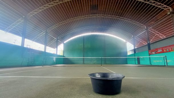 Belum Lama Diperbaiki, Atap Lapangan Tenis Indoor Yosodadi Metro Rusak Lagi