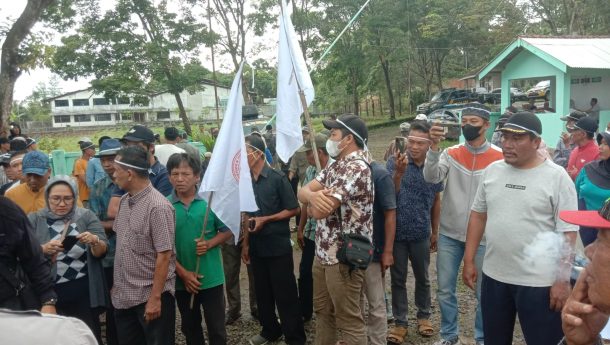 Sengketa Lahan Tak Kunjung Selesai, Warga Gelar Aksi Protes di Kantor PT Tanggamus Indah