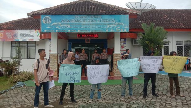 Puluhan Mahasiswa Demo BPN Tanggamus, Tuntut Penegak Hukum Periksa Realisasi Anggaran DIPA 2022