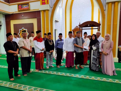 Dewi Handajani Hadiri Peringatan Nuzulul Quran di Masjid Al Islah Pasar Madang