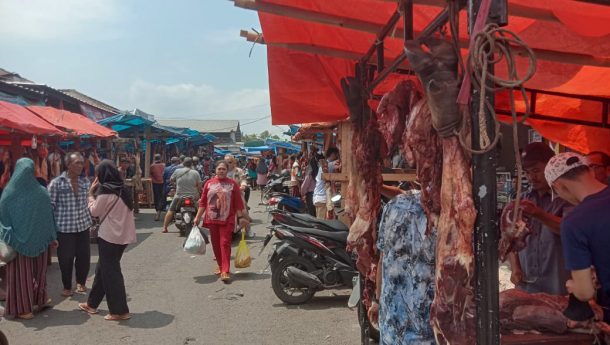 Besok Lebaran, Lapak Daging Sapi dan Kerbau di Pasar Kota Agung Sepi Pembeli