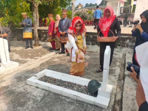 Pimpin Upacara HUT RI Ke-78, Dewi Handajani Ajak Bangun Jiwa Patriotisme dalam Pembangunan Daerah