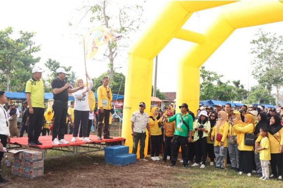 Pemberdayaan Olah Raga Rekreasi, Bupati Lampung Tengah Lepas Jalan Sehat di Gaya Baru