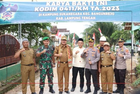 Bupati Lampung Tengah Hadiri Penutupan Karya Bakti TNI di Kampung Sukanegara