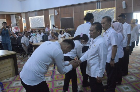 Pemkab Lampung Tengah Gelar Penyerahan Enumerator Survei Kesehatan Indonesia 2023