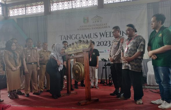 Bupati Lampung Tengah Hadiri Penutupan Karya Bakti TNI di Kampung Sukanegara