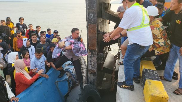 Truk Pengakut Paket J&T Diduga Jadi Penyebab Kebakaran Kapal Ferry di Pelabuhan Bakauheni