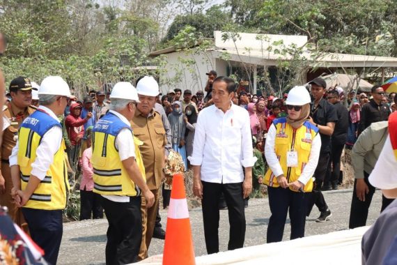 Teriakan Prabowo-Gibran di Tengah Kunjungan Jokowi ke Lampung