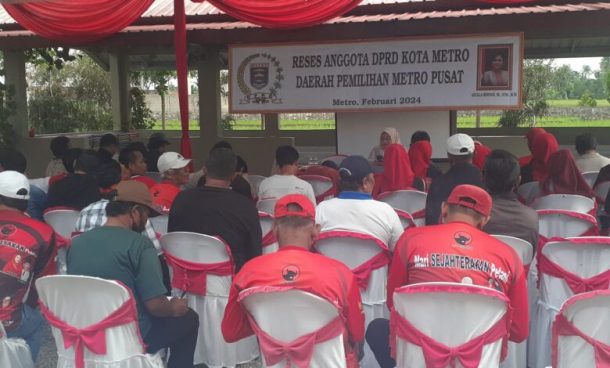 Gaduh Reses Anggota DPRD Metro Ancilla Hernani, Ada Atribut Parpol dan Kampanye