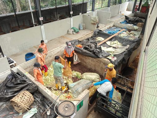 Advertorial: PDU Sampah Kota Metro Kelola Puluhan Ton Sampah Organik Menjadi Pupuk Kompos