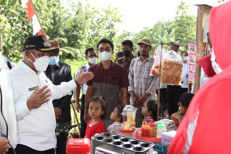 Sambangi Wisata Kuliner PAIJO, Nanang Ermanto Nyanyi Bareng Warga