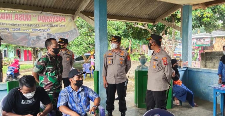 Kapolres Pesawaran Tinjau Gerai Vaksinasi Presisi di Desa Sukabanjar