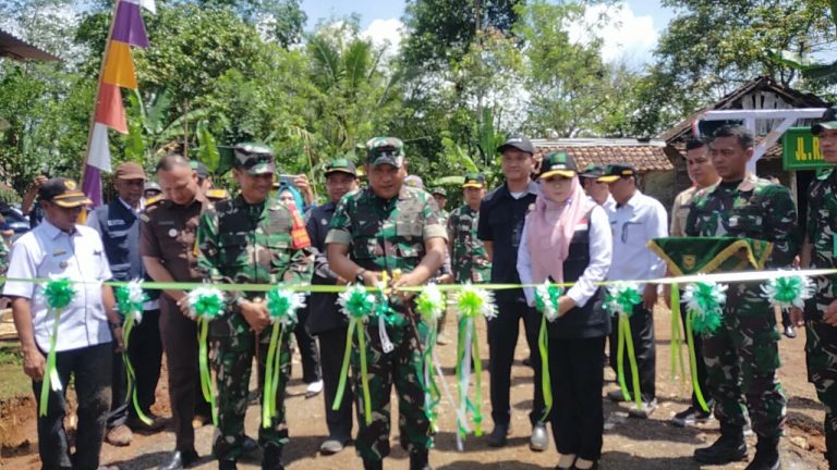 Danrem 043/Gatam Brigjen TNI Ruslan Effendy Tutup TMMD di Tanggamus