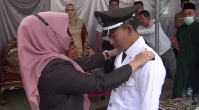 Bupati Tanggamus Lantik Kepala Pekon Hasil PAW di Wonosobo