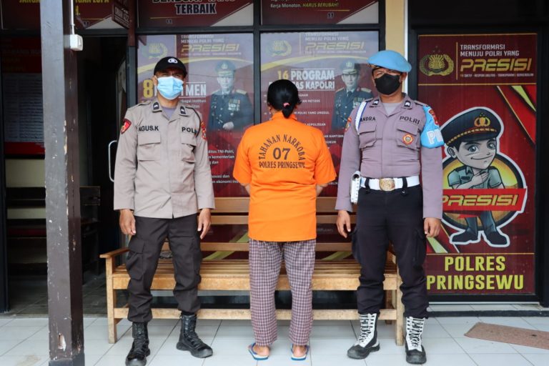 Jadi Kurir Sabu, Ibu Rumah Tangga di Pringsewu Diamankan Polisi
