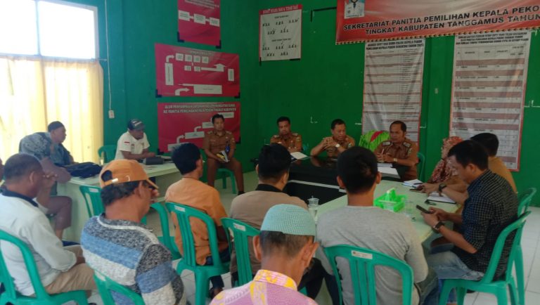 Sambangi Dinas PMD Tanggamus, Warga Pekon Kejadian Sampaikan Mosi Tidak Percaya kepada Kepala Pekon