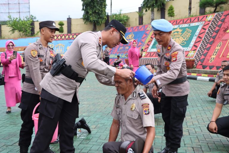 Sebanyak 28 Personel Polres Tanggamus Naik Pangkat