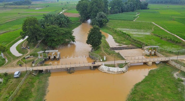 UPTD PSDA Wilayah II Metro Upayakan Angkat Sedimen Bendung Sri Katon