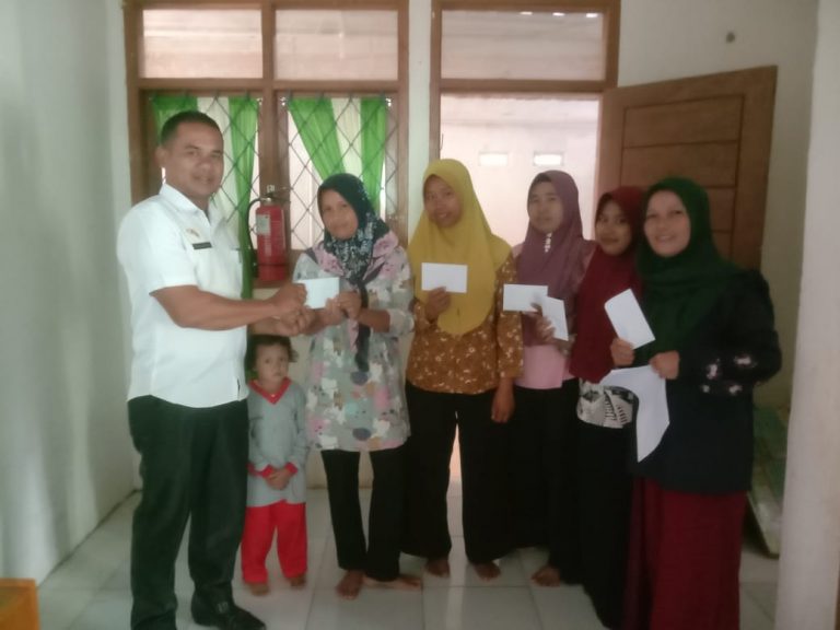 Pekon Sinar Mulya Pringsewu Bagikan Insentif Kader Posbindu