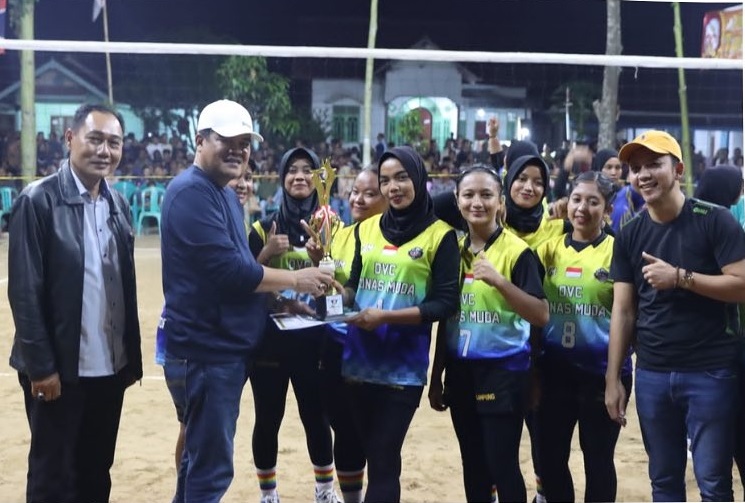 Bupati Lampung Tengah Tutup Turnamen Bola Voli di Kampung Gaya Baru IV