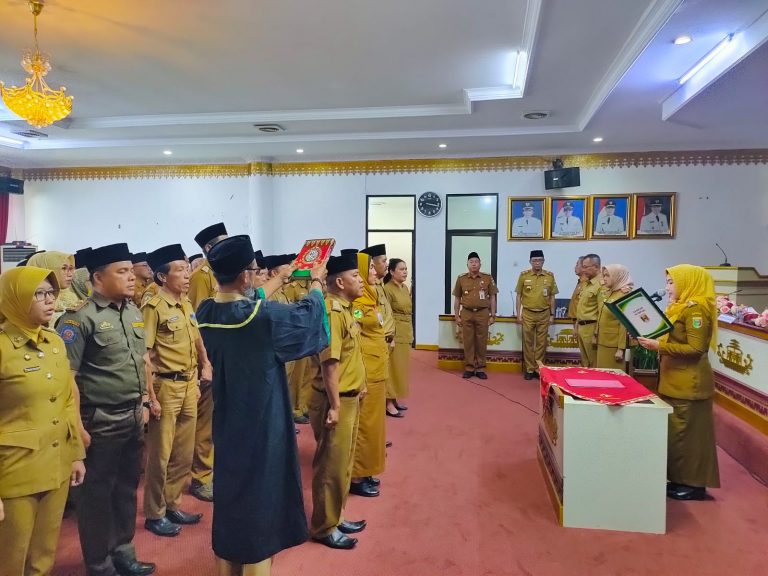 Jelang Akhir Masa Jabatan, Bupati Tanggamus Lantik 77 Orang Pejabat