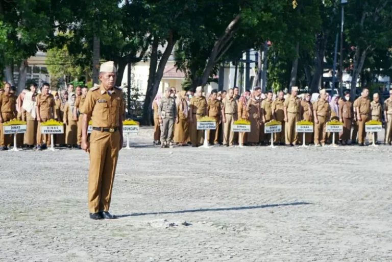 Pimpin Apel Mingguan, Plt Asisten Ekobang Pemkab Lamsel Minta ASN Tingkatkan Etos Kerja