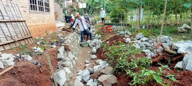 Pakai Dana Desa 2024, Pekon Bandung Baru Barat Pringsewu Bangun Drainase