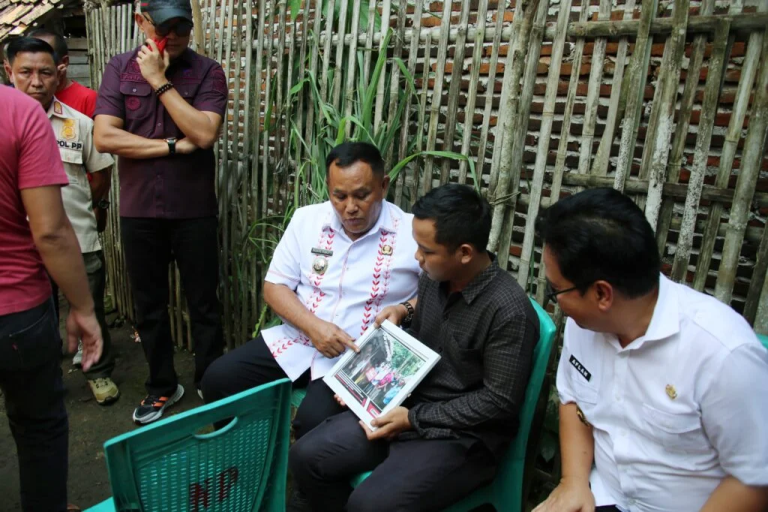 Warga Desa Negeri Pandan Terima Bantuan Bedah Rumah dari Bupati Lampung Selatan