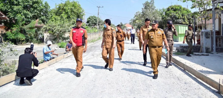 Nanang Ermanto Tinjau Perbaikan Jalan Tegineneng – Rulung Raya Natar
