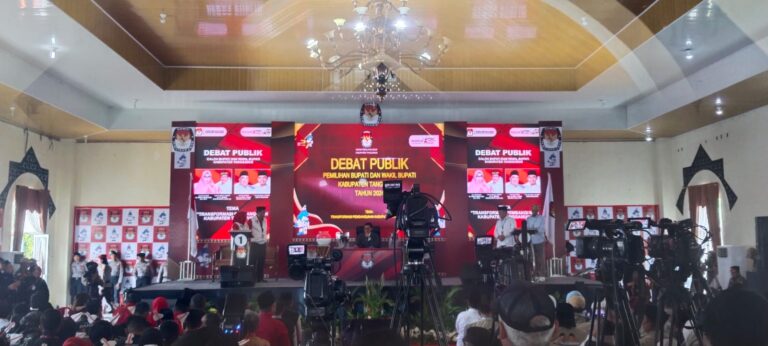 Adu Visi Misi Dewi Handajani vs M. Saleh Asnawi di Debat Pilkada Tanggamus