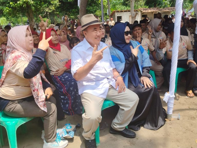 M. Saleh Asnawi Kukuhkan 700 Relawan di Kotaagung Timur