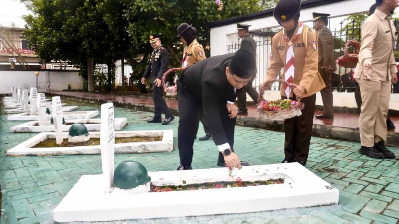 Pimpin Upacara Peringatan Hari Pahlawan, Rafieq Ajak Masyarakat Perkuat Persatuan dan Gotong Royong